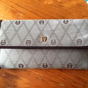 ATIENNE EIGNER  Singnature Wallet